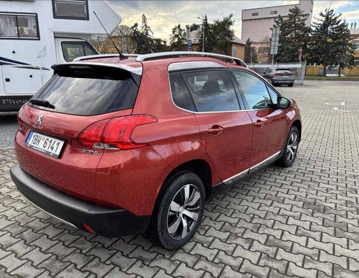 Peugeot 2008 4
