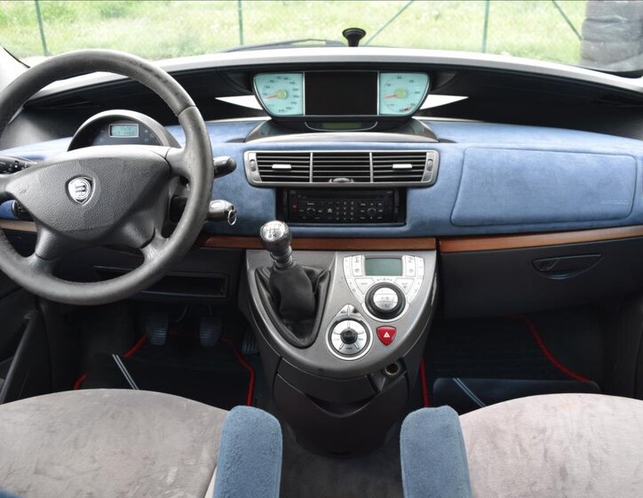 Lancia Phedra MPV 2,2 l 94 kw