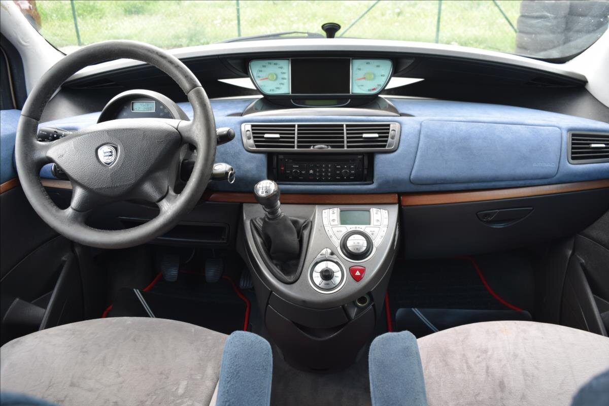 Lancia Phedra MPV 2,2 l 94 kw