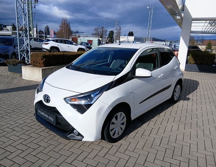 Toyota Aygo Hatchback 998,0 53 kw