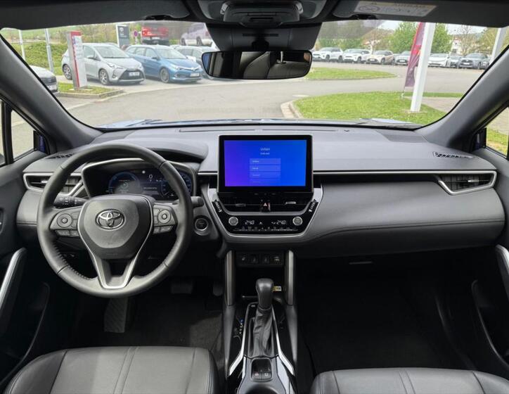 Toyota Corolla Cross 10