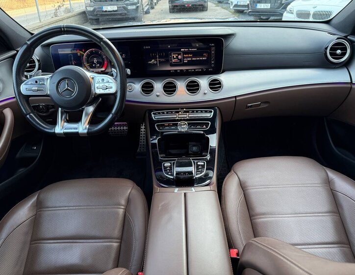 Mercedes-Benz Třídy E Sedan / Limuzína 4,0 l 420 kw