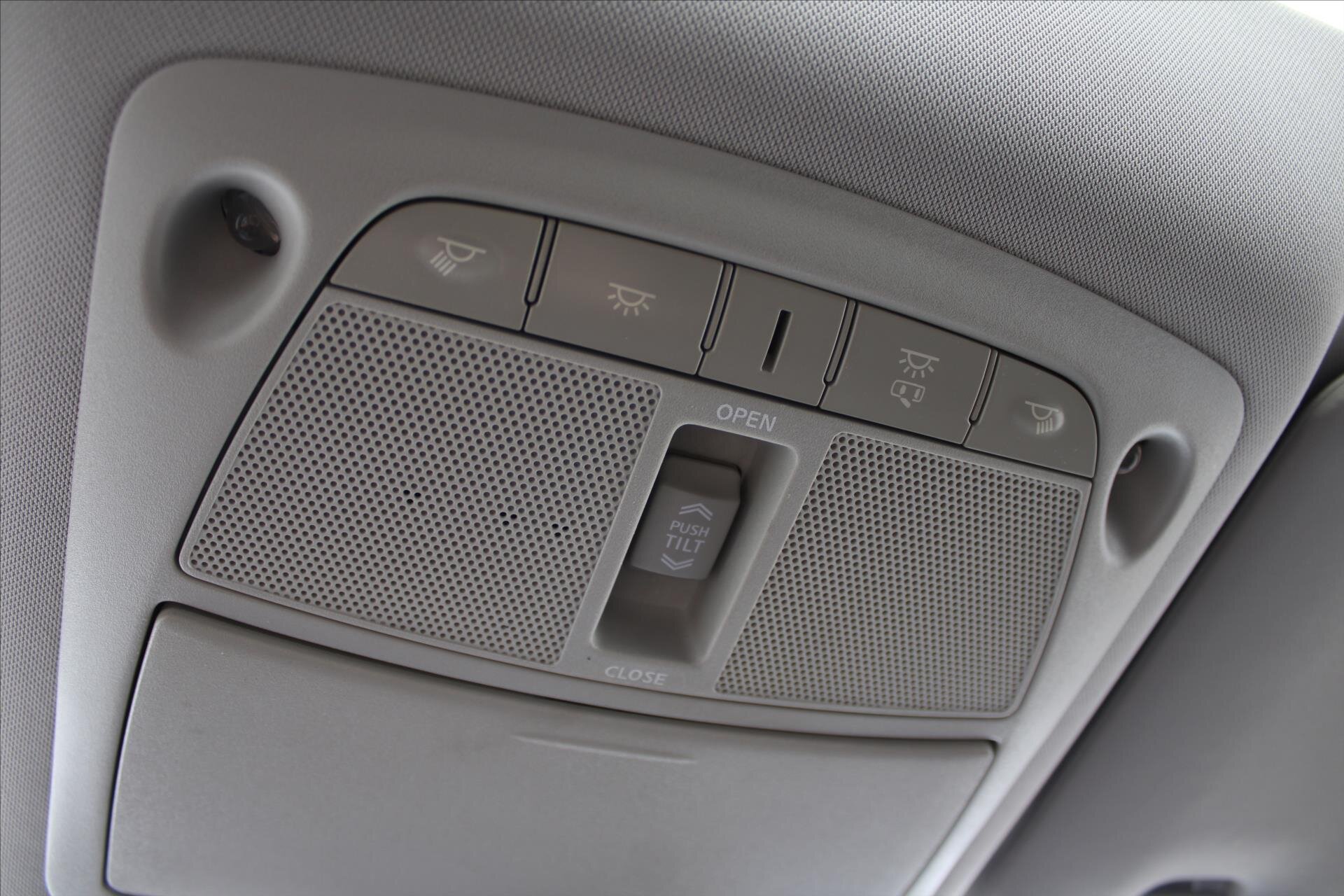 Nissan X-Trail SUV / Terénní 1,6 l 96 kw