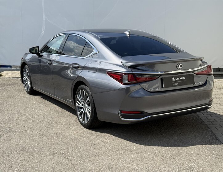 Lexus ES 300h Sedan / Limuzína 2,5 l 131 kw