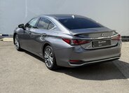 Lexus ES 300h Sedan / Limuzína 2,5 l 131 kw