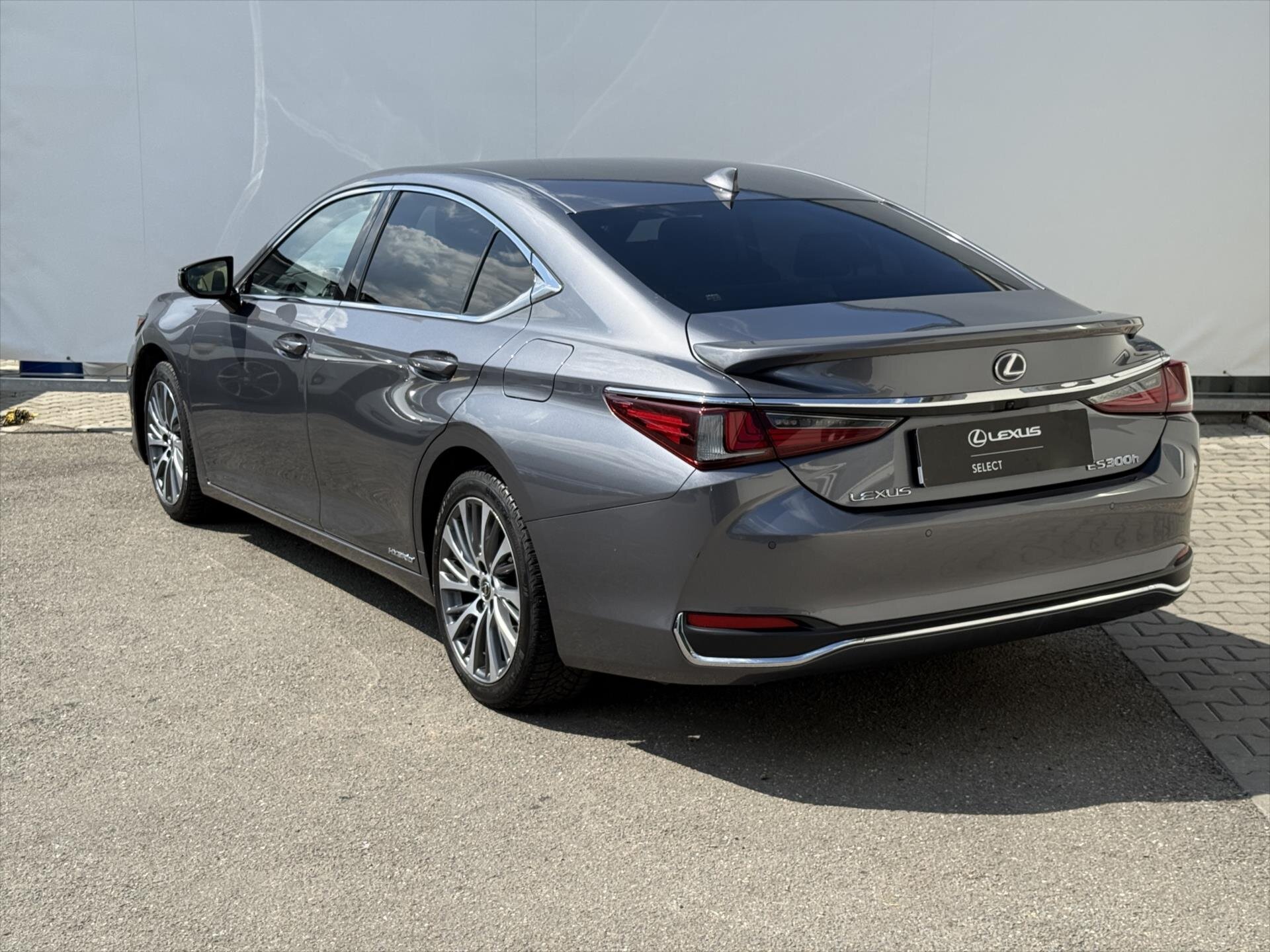 Lexus ES 300h Sedan / Limuzína 2,5 l 131 kw