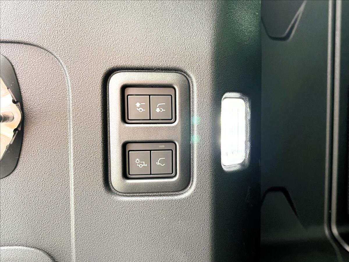 Land Rover Defender SUV 3,0 l 147 kw