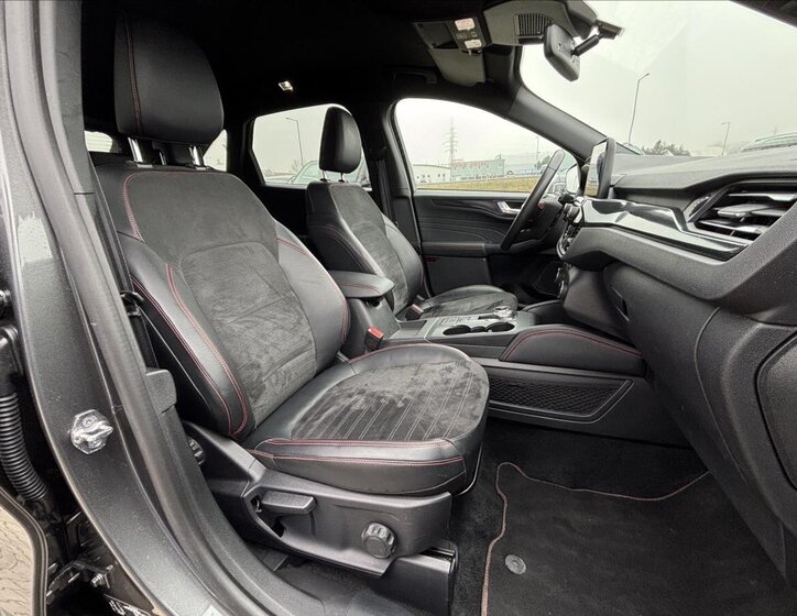 Ford Kuga SUV / Terénní 2,5 l 140 kw