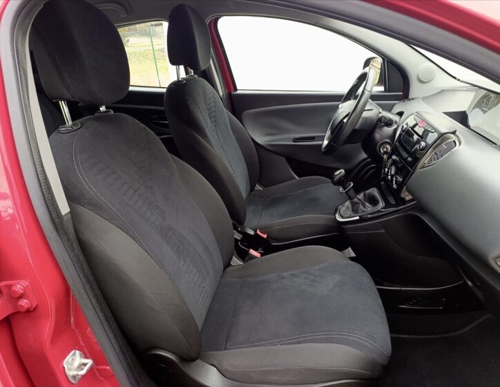 Lancia Y Hatchback 1,2 l 51 kw