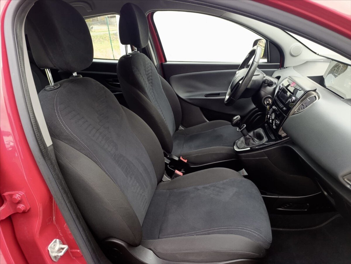 Lancia Y Hatchback 1,2 l 51 kw