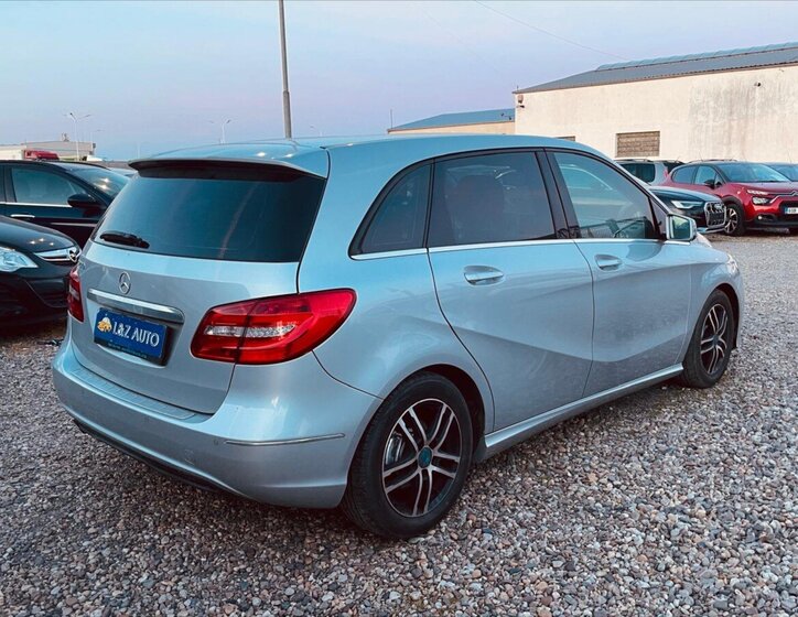 Mercedes-Benz Třídy B MPV 1,6 l 138 kw