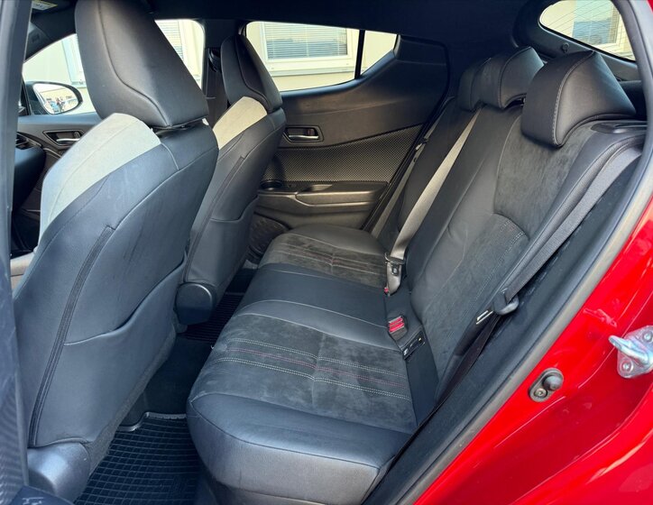 Toyota C-HR SUV 2,0 l 112 kw