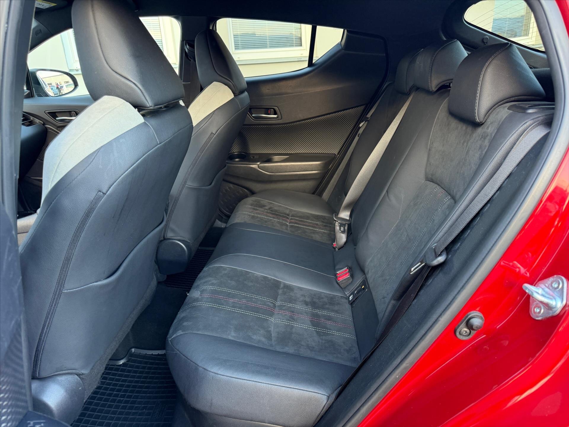 Toyota C-HR SUV 2,0 l 112 kw