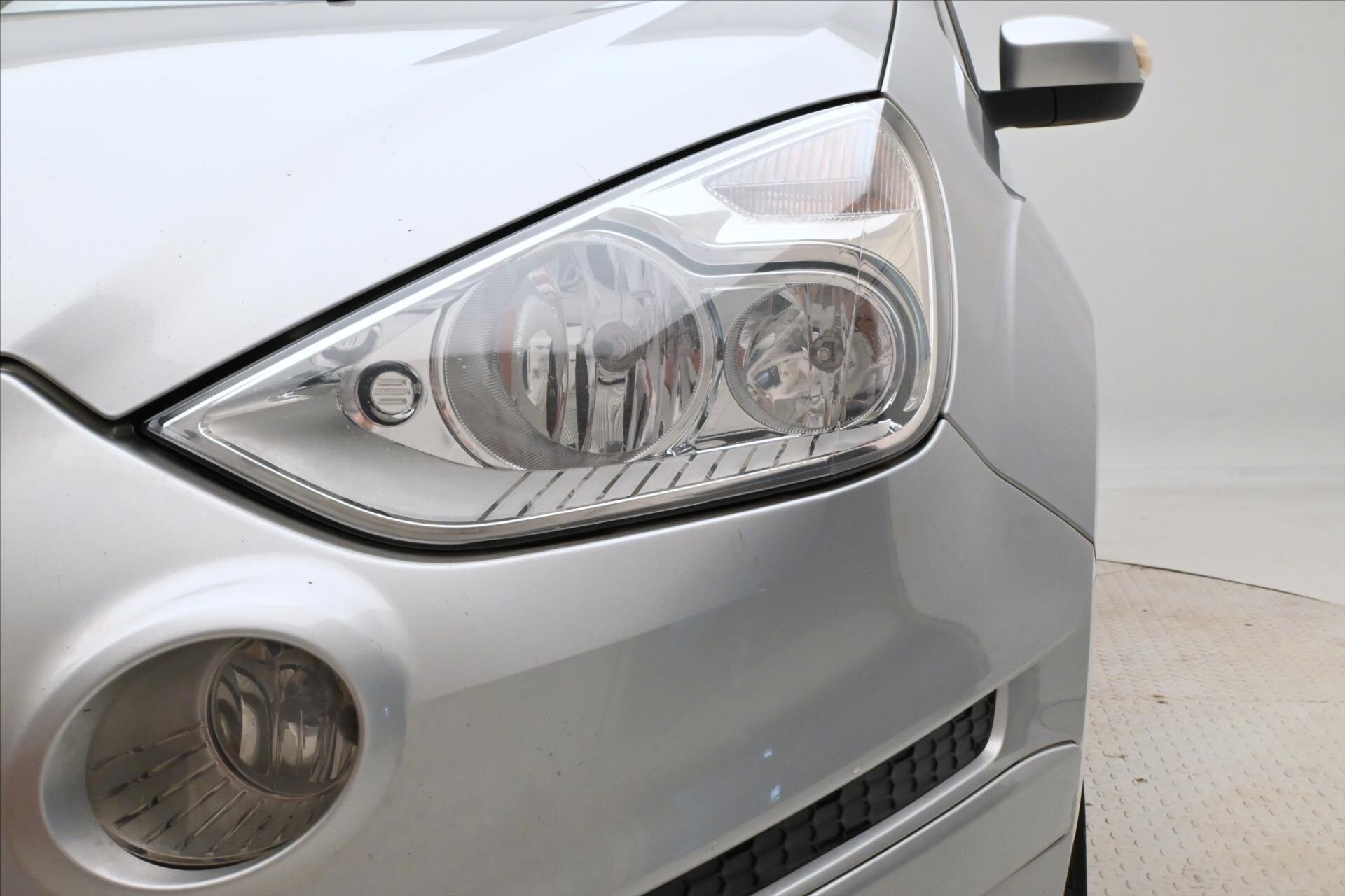 Ford S-MAX MPV 2,0 l 103 kw