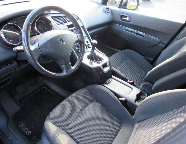 Peugeot 5008 9