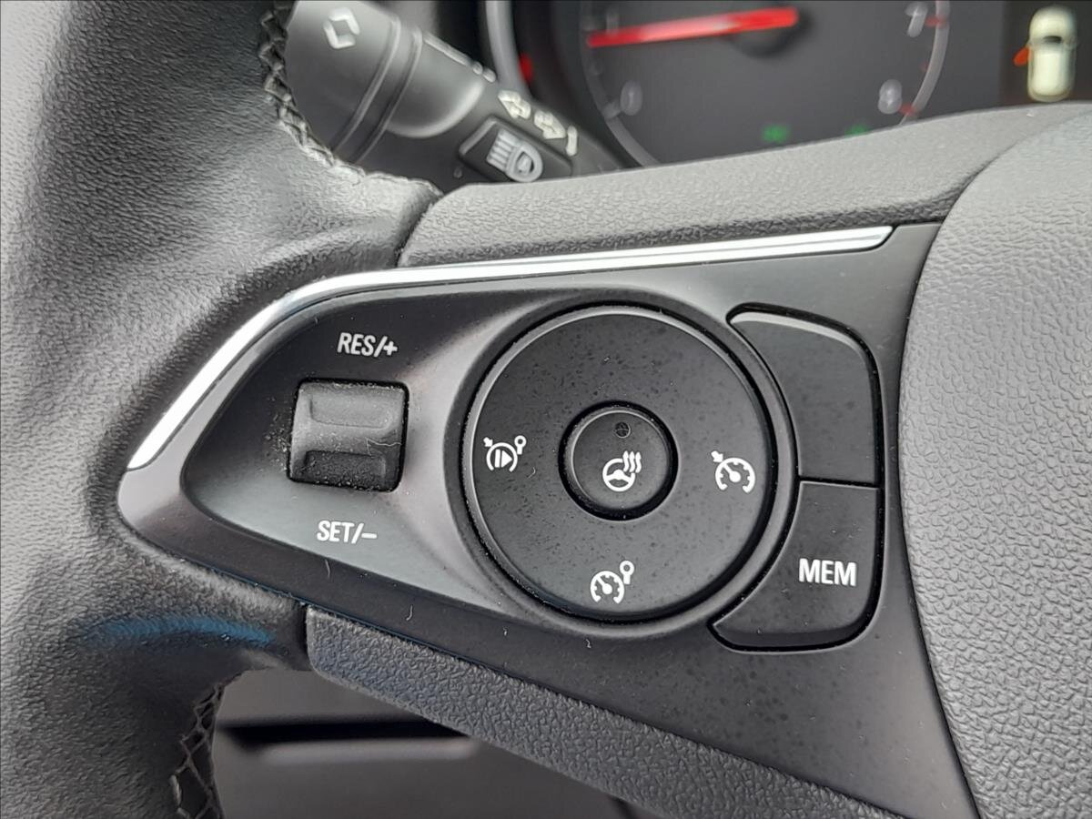 Opel Grandland X SUV 1,6 l 133 kw