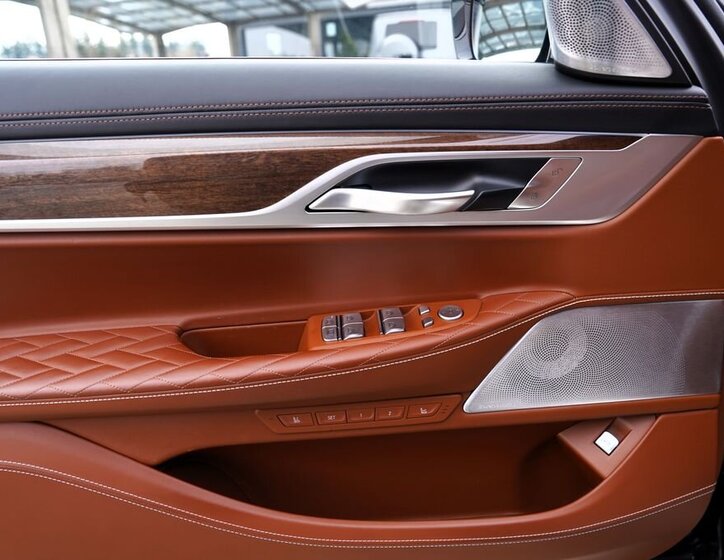 BMW Řada 7 Sedan / Limuzína 6,6 l 430 kw