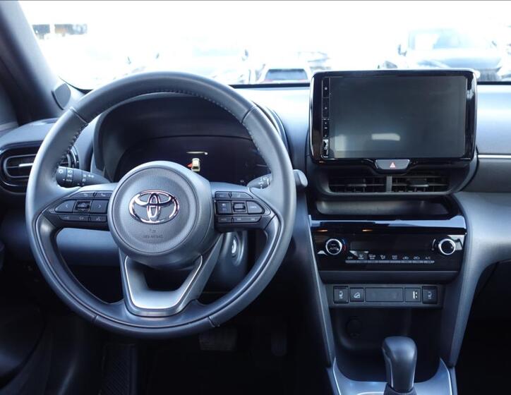 Toyota Yaris Cross 8