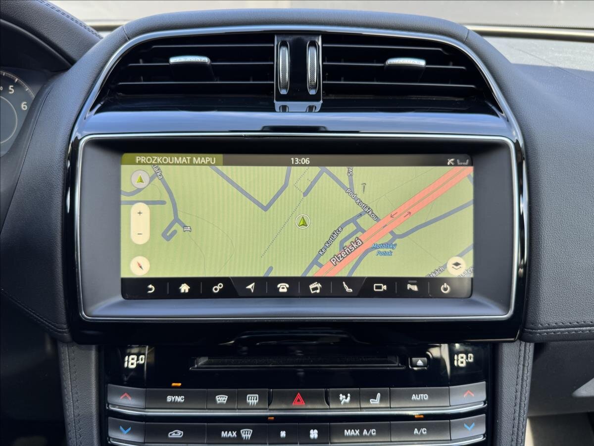 Jaguar F-Pace SUV / Terénní 2,0 l 184 kw