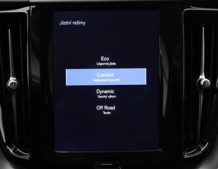 Volvo XC60 SUV / Terénní 2,0 l 145 kw