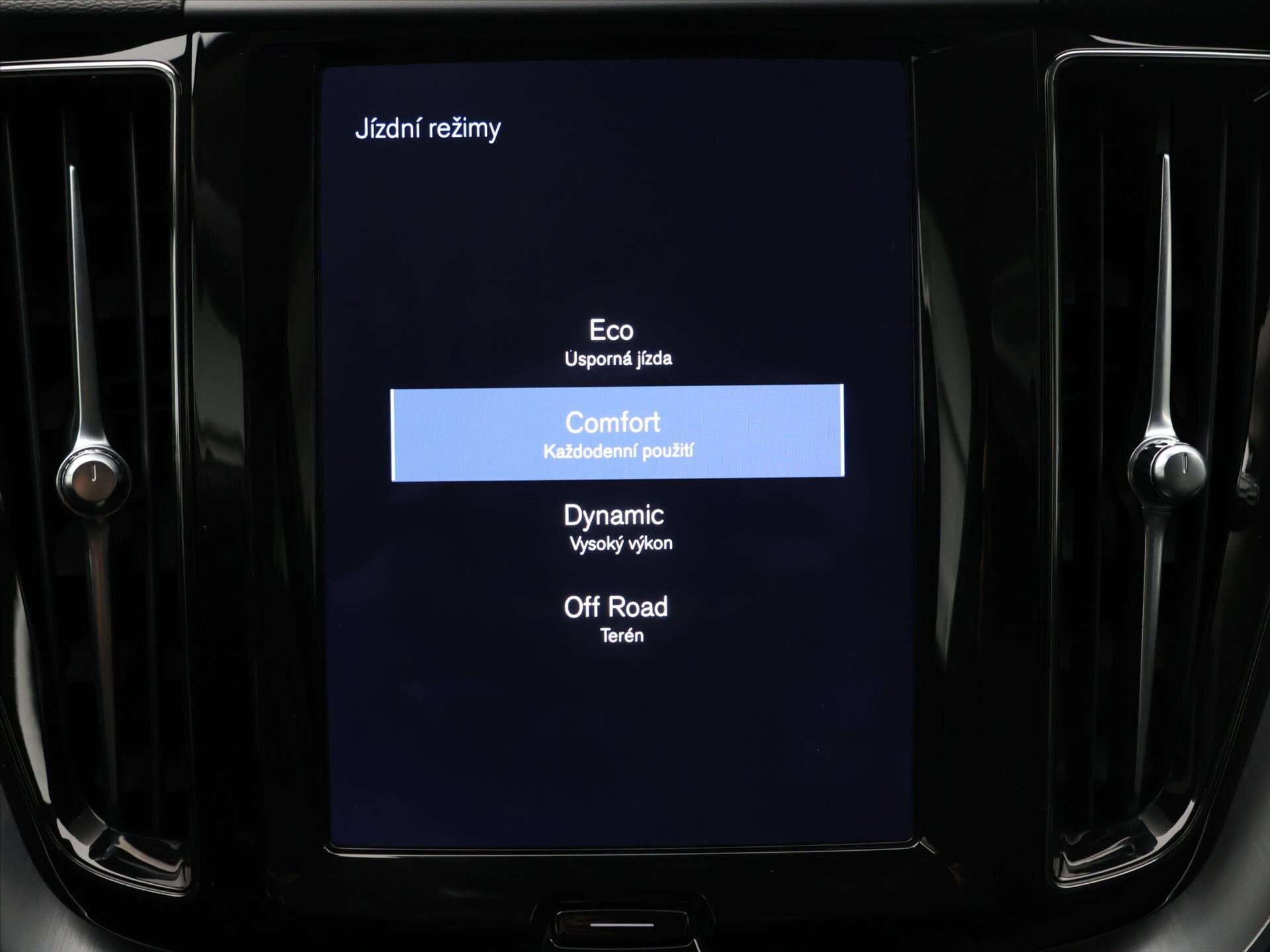 Volvo XC60 SUV / Terénní 2,0 l 145 kw