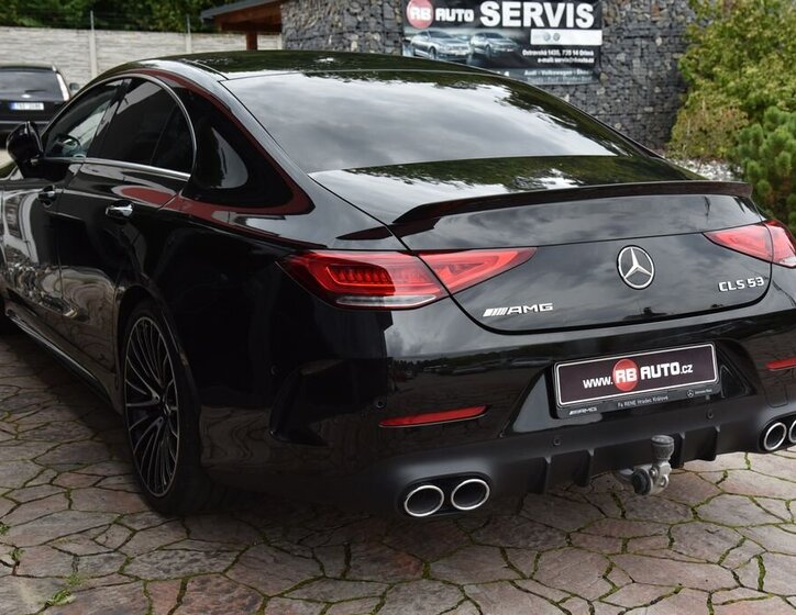 Mercedes-Benz CLS Sedan 3,0 l 320 kw