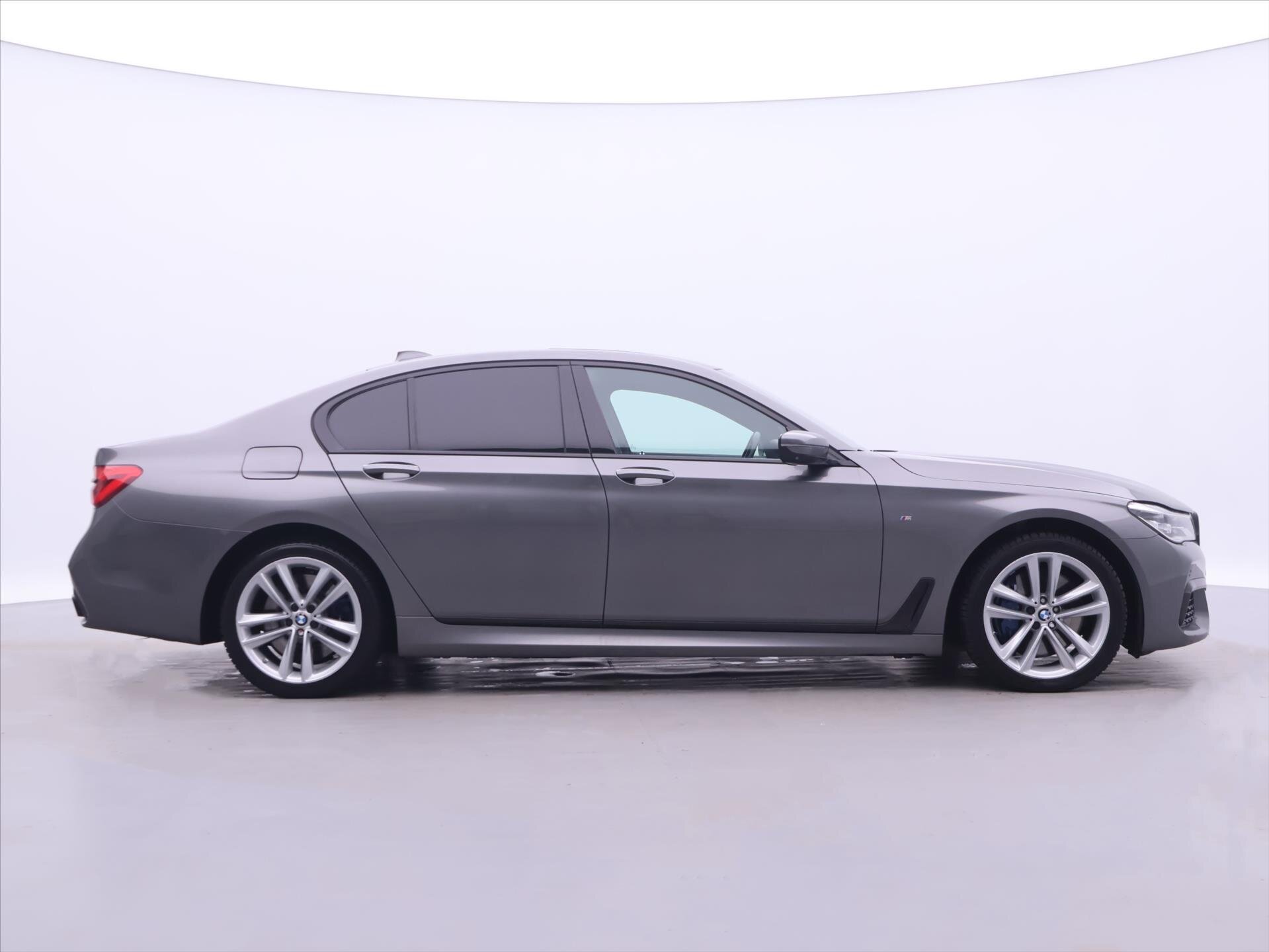 BMW Řada 7 Sedan / Limuzína 4,4 l 330 kw