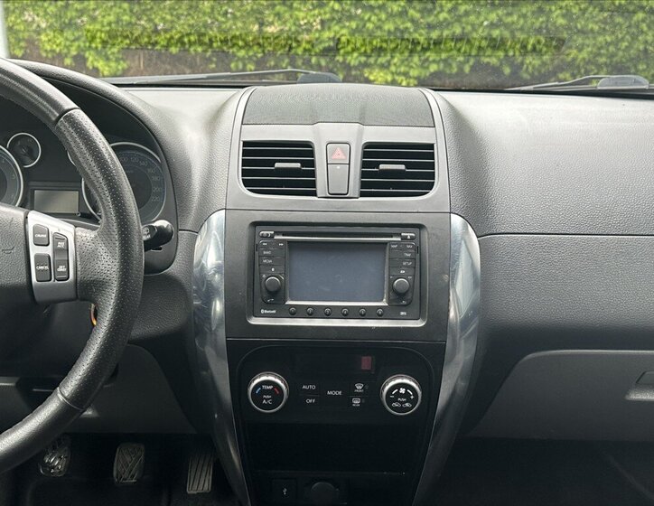 Suzuki SX4 Hatchback 2,0 l 99 kw