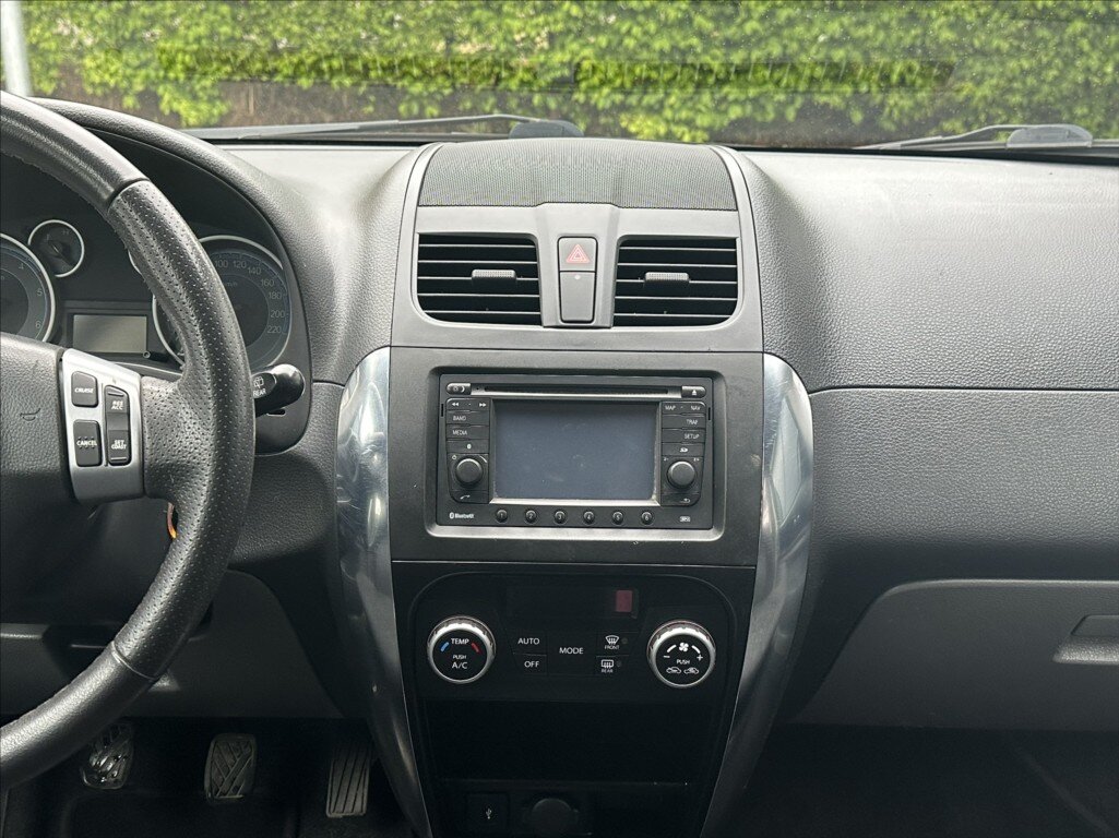 Suzuki SX4 Hatchback 2,0 l 99 kw
