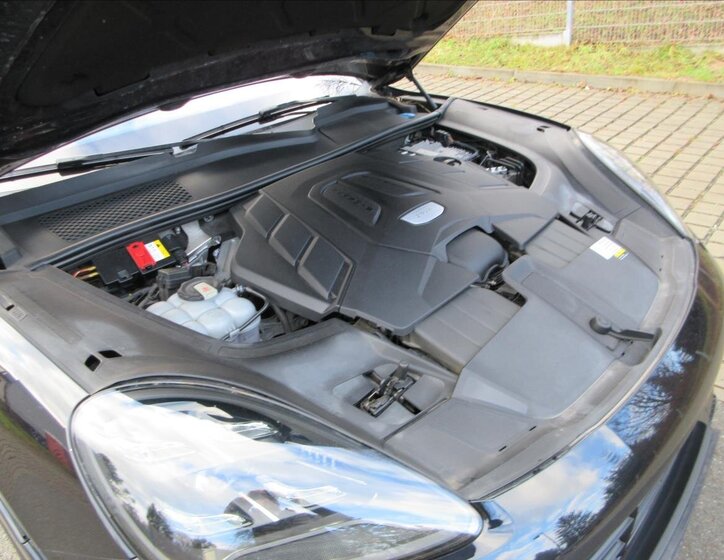 Porsche Cayenne Kombi 2,9 l 324 kw