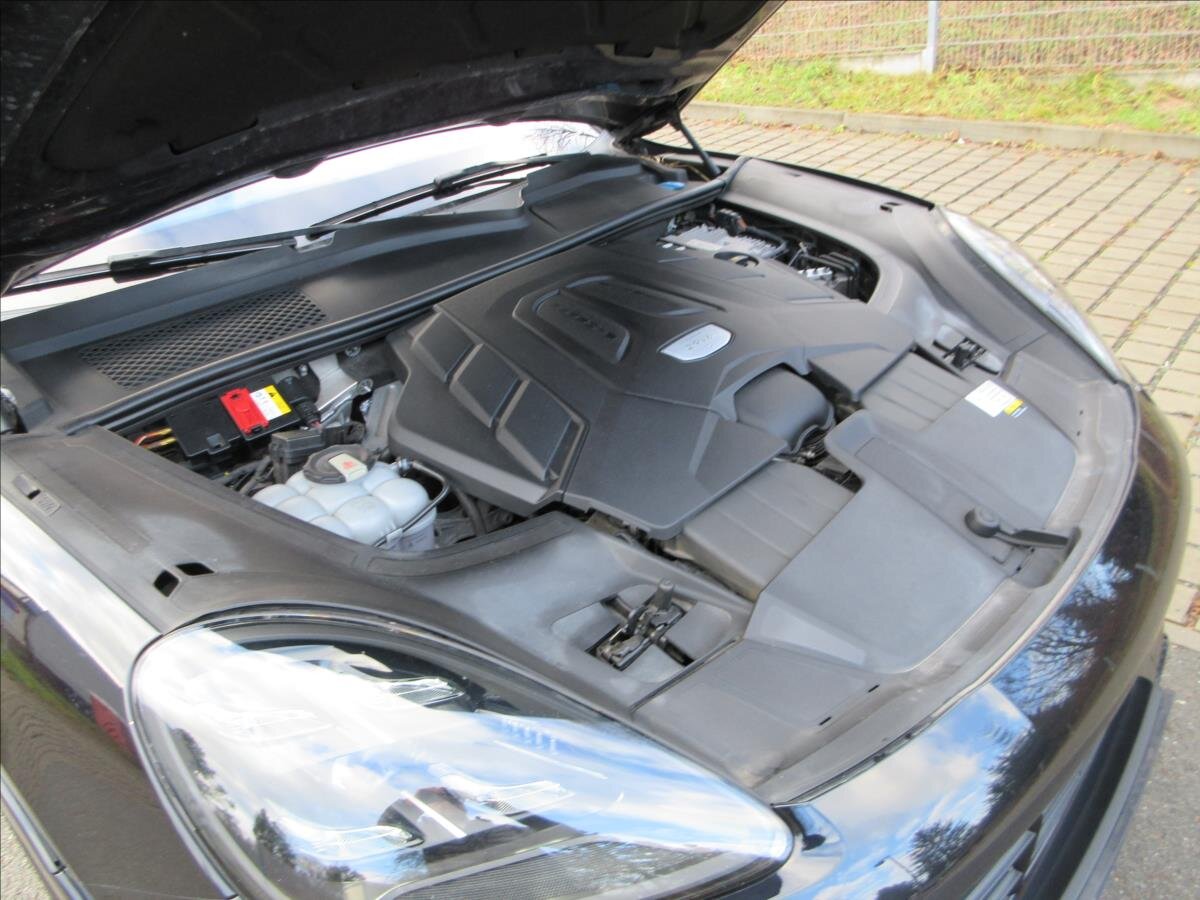 Porsche Cayenne Kombi 2,9 l 324 kw