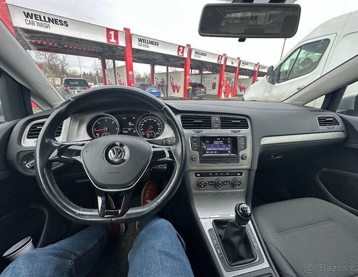 Volkswagen Golf Kombi 1,6 l 77 kw