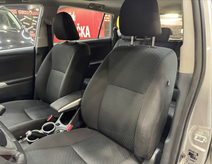 Toyota Verso Kombi 2,0 l 93 kw