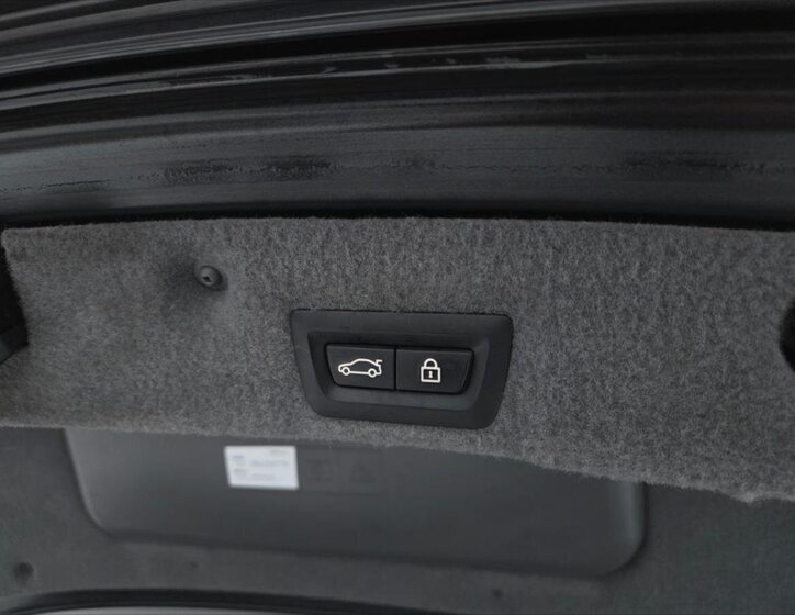 BMW Řada 7 Sedan / Limuzína 4,4 l 300 kw