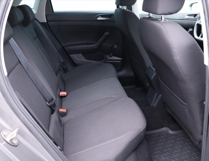 Volkswagen Polo Hatchback 999,0 48 kw