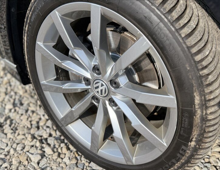 Volkswagen Passat Sedan / Limuzína 2,0 l 110 kw