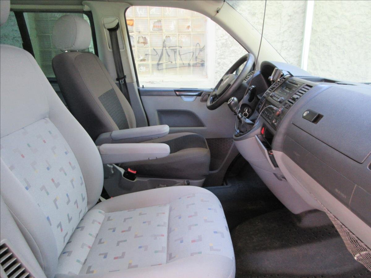 Volkswagen Caravelle Kombi 2,5 l 128 kw