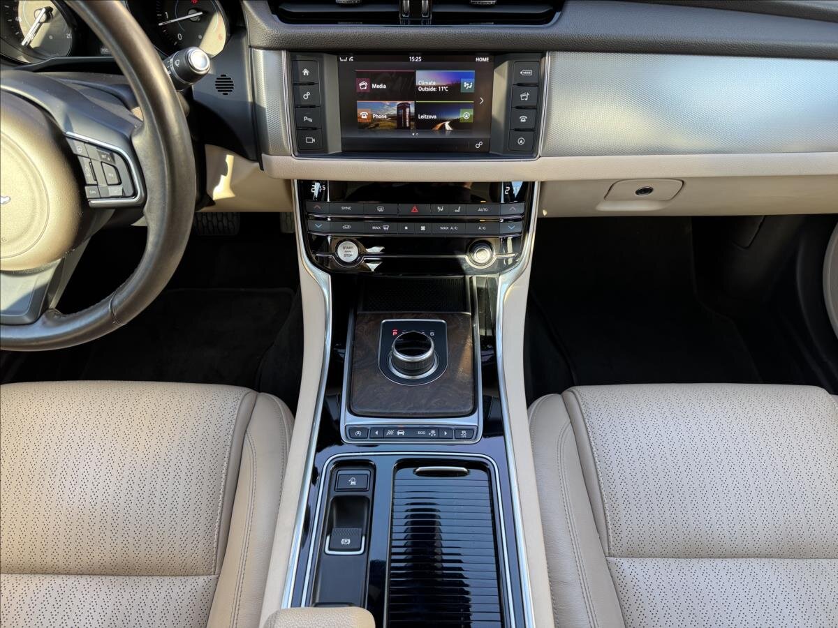 Jaguar XF Sedan / Limuzína 2,0 l 132 kw