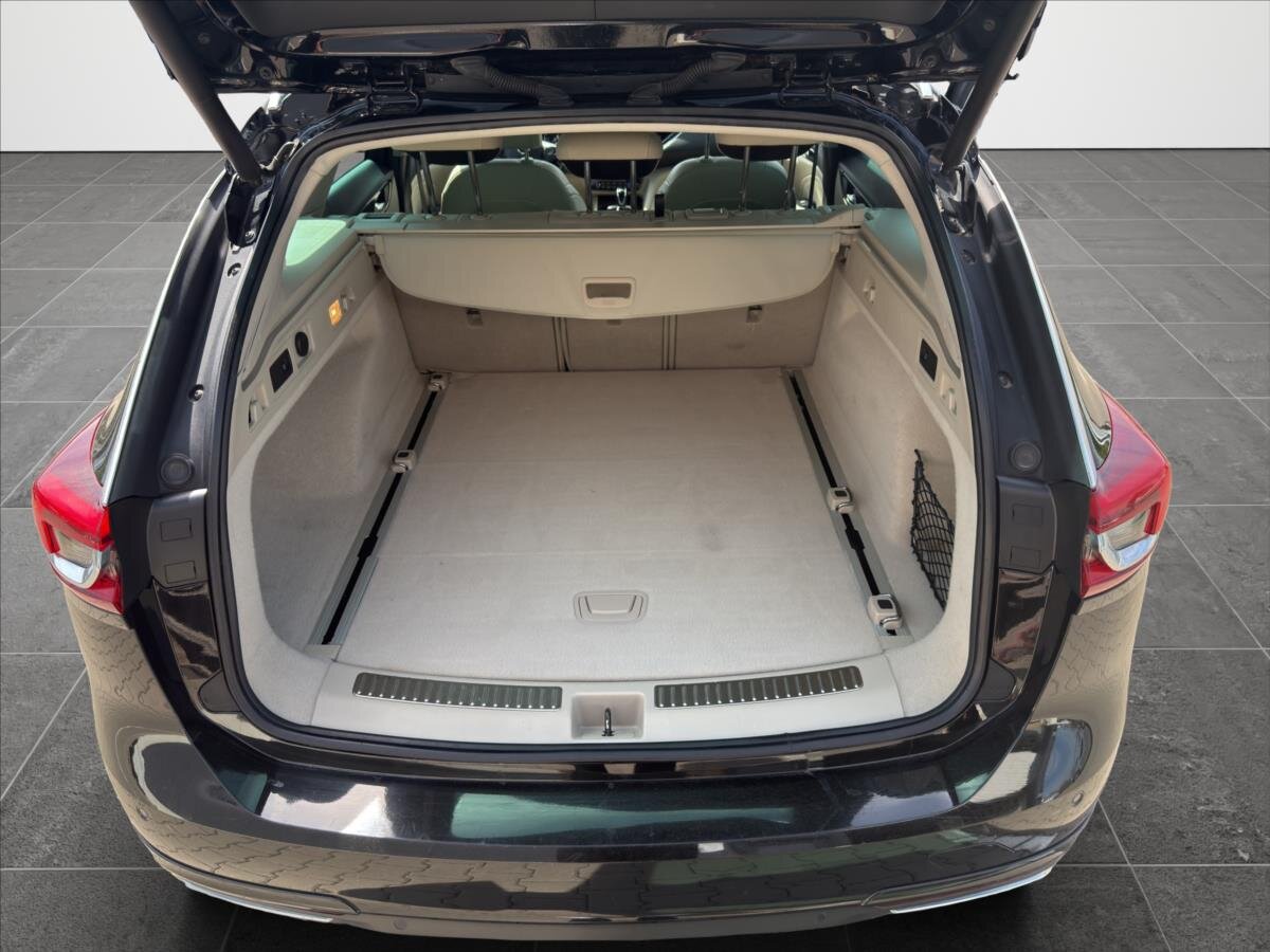 Opel Insignia Kombi 2,0 l 154 kw
