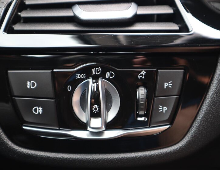 BMW Řada 5 Kombi 3,0 l 195 kw