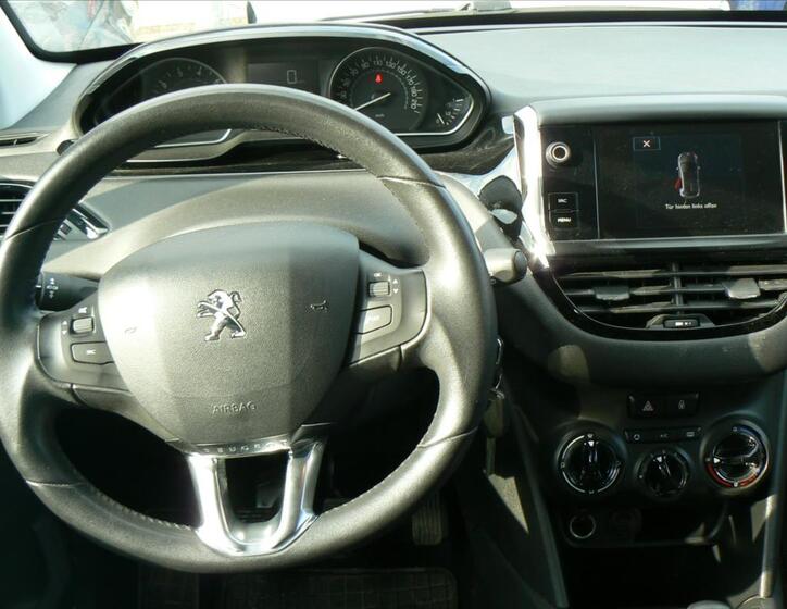 Peugeot 208 12