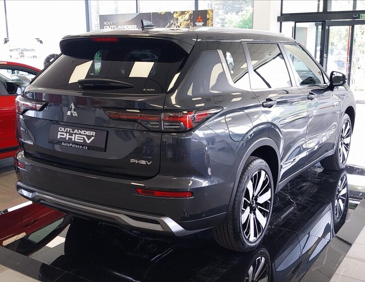 Mitsubishi Outlander 2