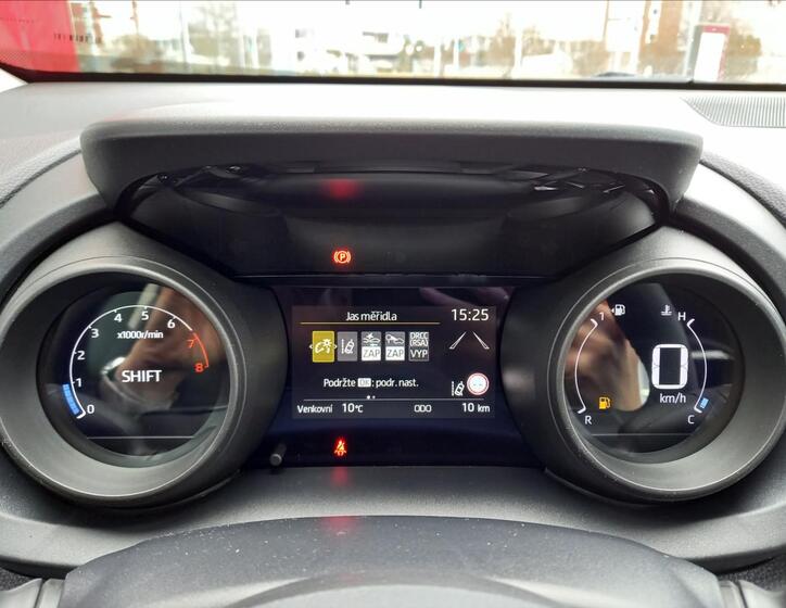 Toyota Yaris Cross 15