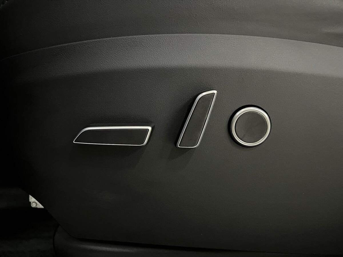 Tesla Model X SUV / Terénní 0,0 493 kw