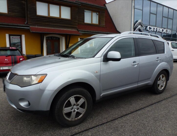 Mitsubishi Outlander SUV / Terénní 2,0 l 103 kw