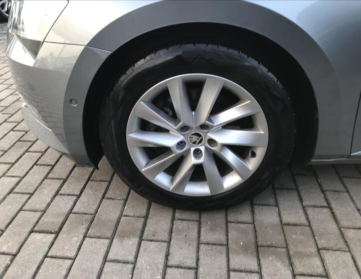 Škoda Superb Kombi 1,6 l 88 kw