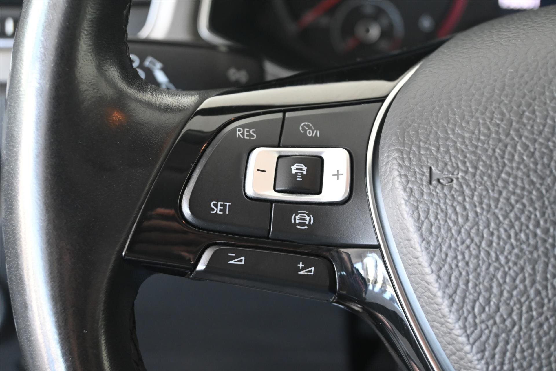 Volkswagen T-Roc SUV / Terénní 1,6 l 85 kw