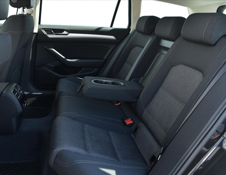 Volkswagen Passat Kombi 1,6 l 88 kw