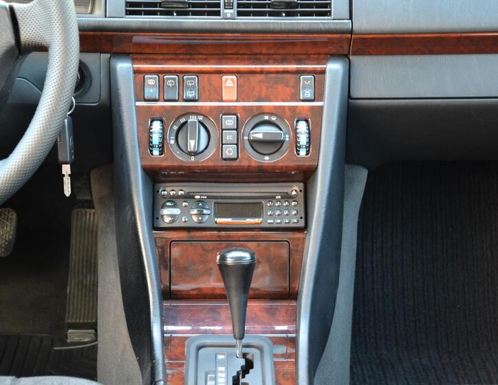 Mercedes-Benz 124 18