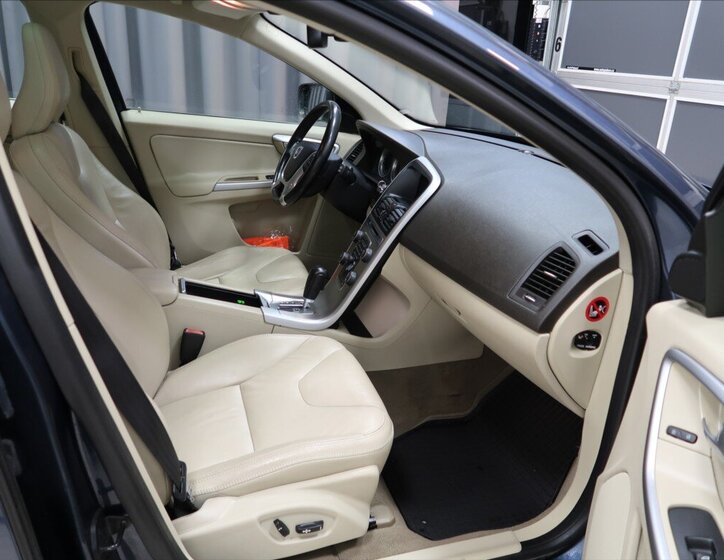 Volvo XC60 11